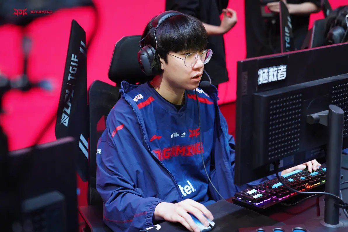 RNG险胜DK，Ruler团战一打五全球总决赛2:0（柏林）